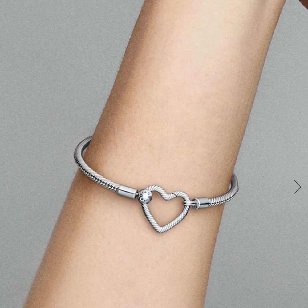 Pandora heart closure bracelet